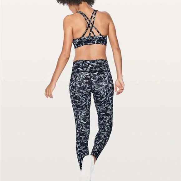 Lululemon sz 4 Wunder Under Hi-Rise Tight 28"
Embellished Multi great pre owned - Picture 9 of 11